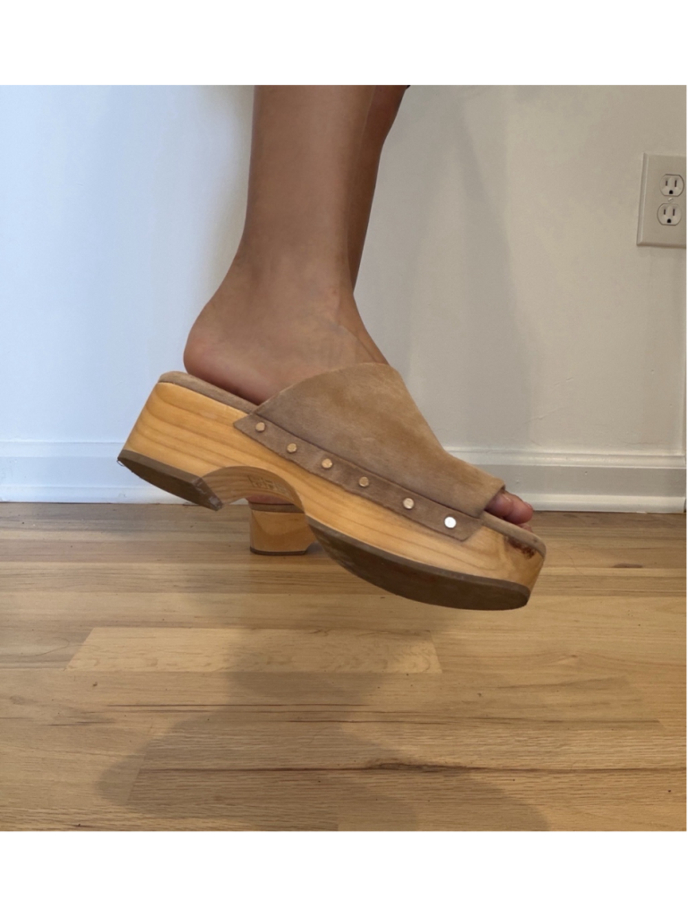 Women’s Beige Suede Slide Clog Sandals Wood Platform Studded 8 - Picture 4 of 6
